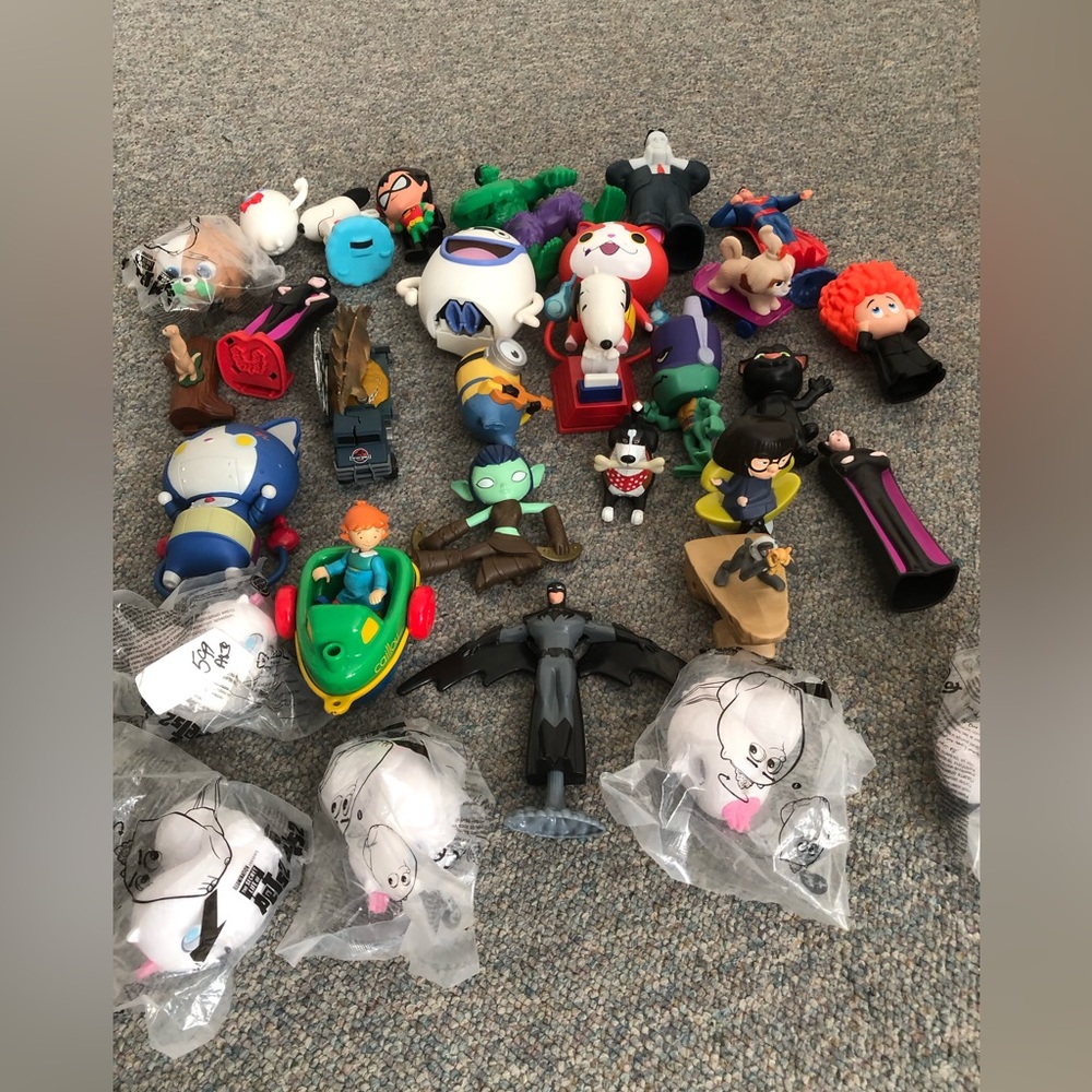 Vintage Lot Of 31 McDonalds & Burger King Happy Meal Toys Snoopy Superman
